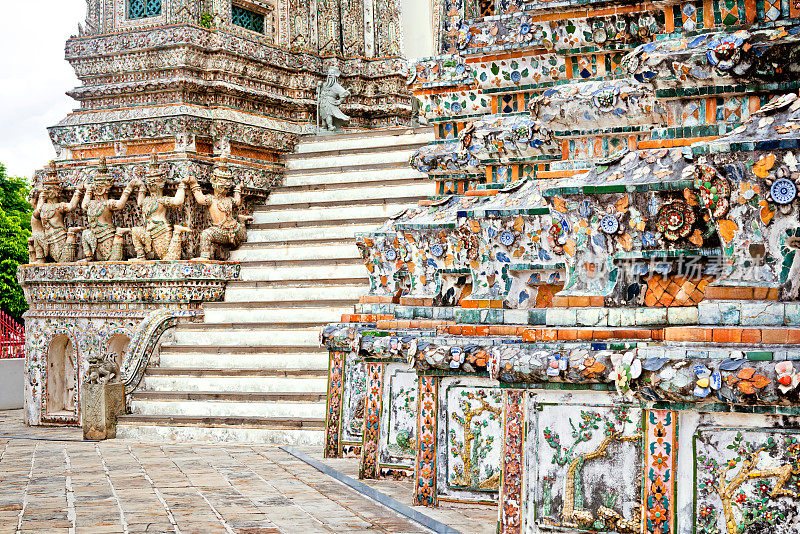 楼梯的Wat Arun -曼谷，泰国